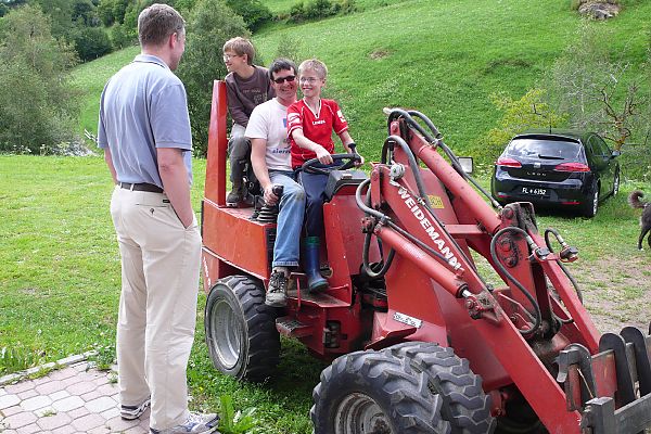 Mitfahren auf dem Hoftrak Mitfahren auf dem Hoftrak